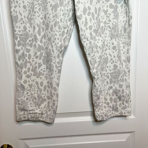 Lululemon NWT Align HR Crop 21" Cheetah Camo Weightless Sweat Wicking Leggings - Picture 7 of 9